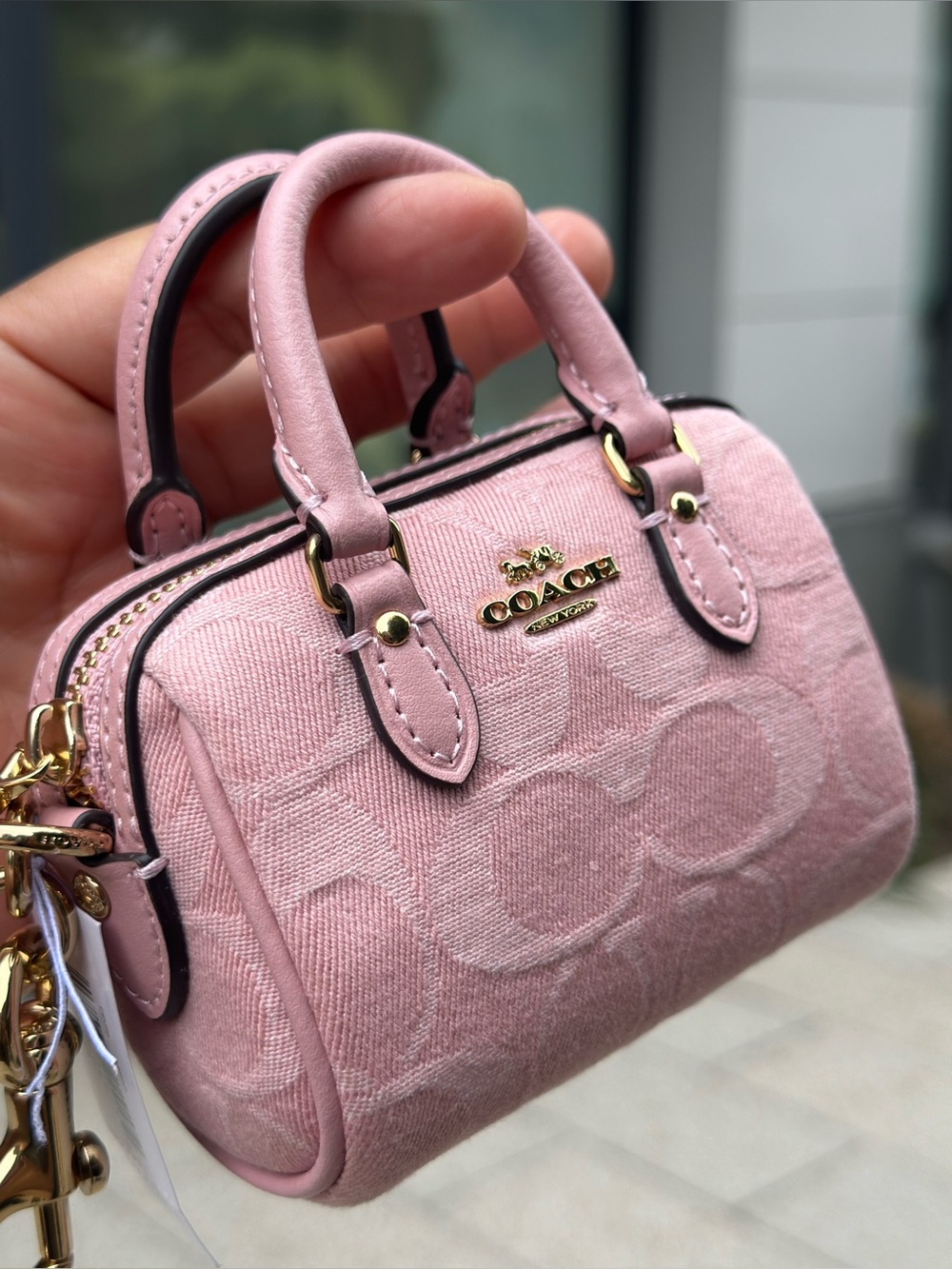 🌸🌸 Coach Mini Rowan Bag Charm
In Signature Denim